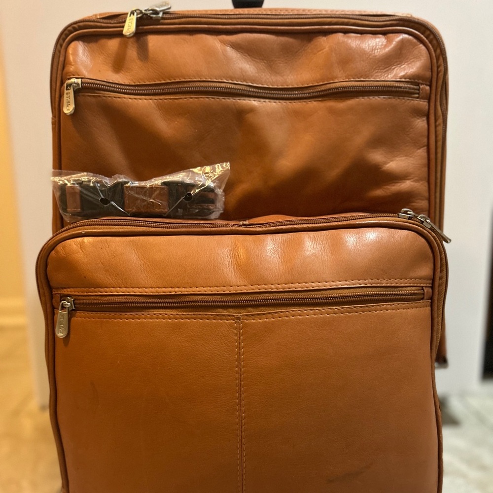Piel Leather 22" Wheeled Traveler